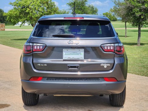 Used 2023 Jeep Compass Sport image 9