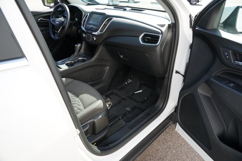 Used 2018 Chevrolet Equinox LT image 30