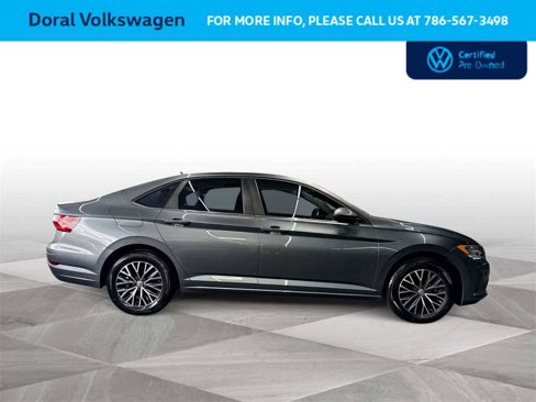 Certified 2020 Volkswagen Jetta SE w/ SE Cold Weather Package image 9