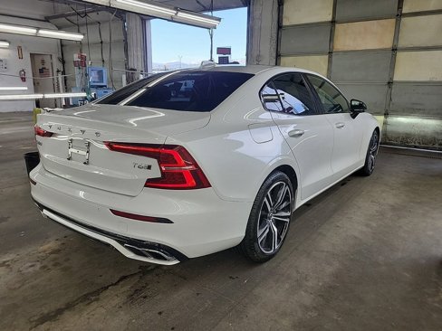 Used 2019 Volvo S60 T6 R-Design image 2