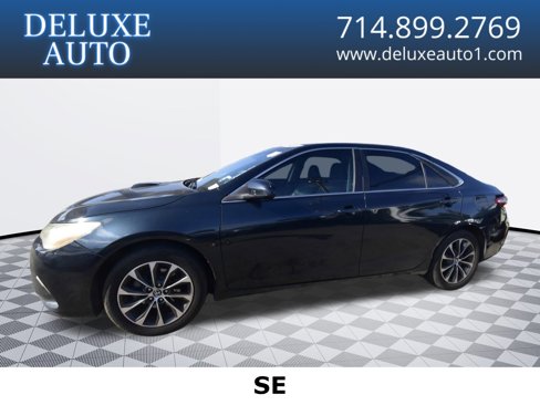 Used 2017 Toyota Camry SE image 1