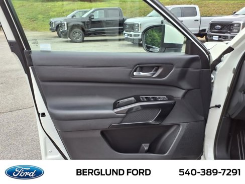 Used 2022 Nissan Pathfinder SV image 17