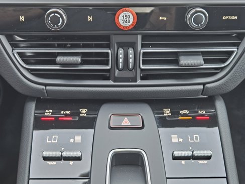 Used 2025 Porsche Macan image 19