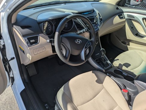 Used 2015 Hyundai Elantra SE image 16