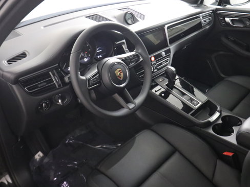 New 2026 Porsche Macan image 4