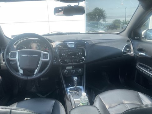Used 2013 Chrysler 200 Limited image 10