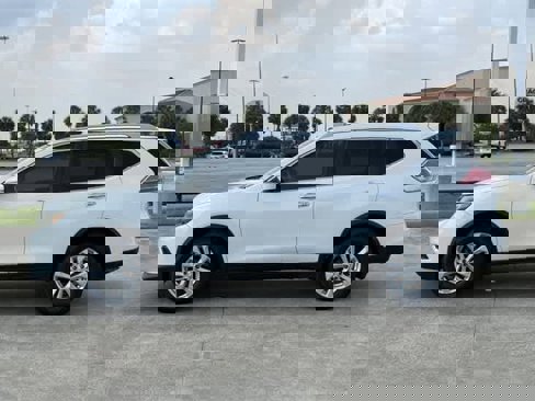 Used 2014 Nissan Rogue SV image 2