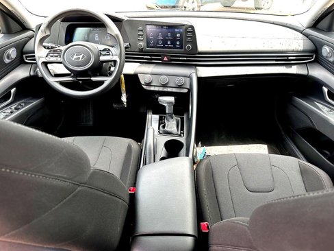 Used 2025 Hyundai Elantra SE image 25
