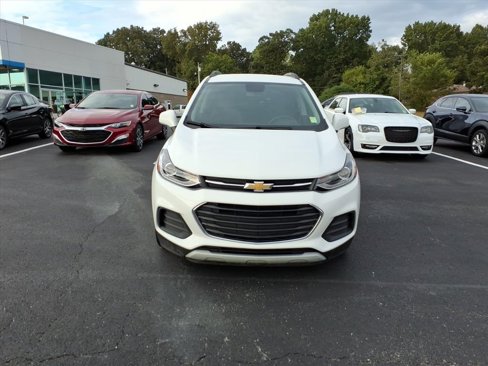 Used 2022 Chevrolet Trax LT w/ LT Convenience Package image 2