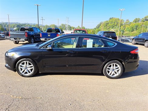 Used 2013 Ford Fusion SE image 2