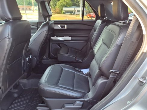 Used 2022 Ford Explorer Limited image 16