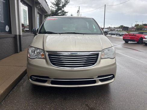 Used 2015 Chrysler Town & Country Touring-L image 7
