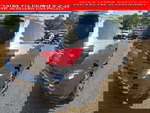 Used 2017 Nissan Pathfinder SL image 12