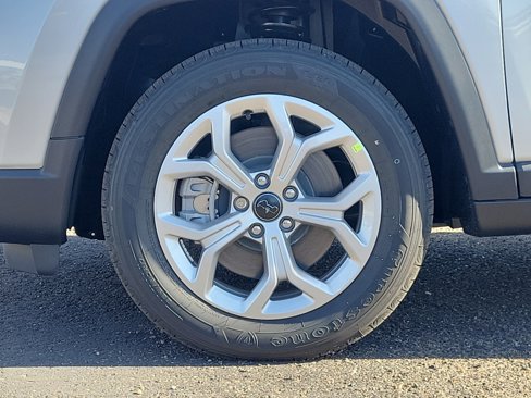 New 2025 Jeep Compass Latitude image 25