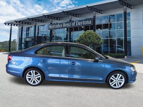 Used 2017 Volkswagen Jetta SEL image 3