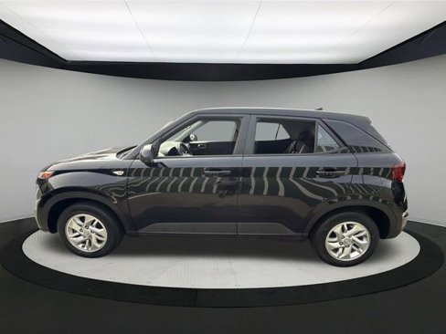Used 2021 Hyundai Venue SE image 3