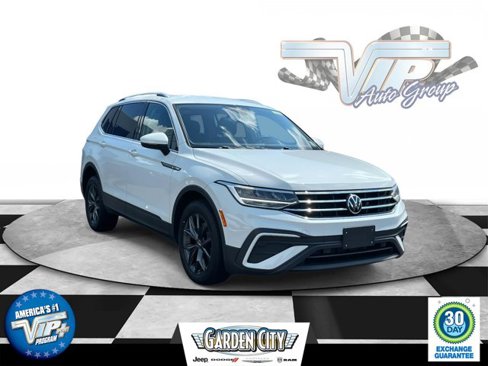 Used 2022 Volkswagen Tiguan SE image 1