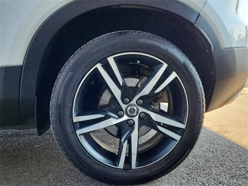 Used 2020 Volvo XC40 T5 R-Design image 29