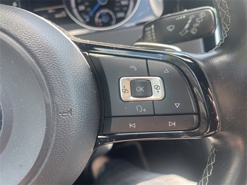 Used 2016 Volkswagen Golf 4-Door image 10