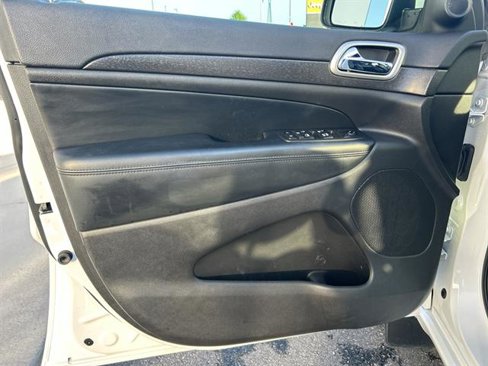 Used 2018 Jeep Grand Cherokee Altitude image 21