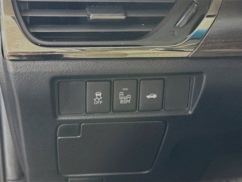 Used 2016 Toyota Avalon Limited image 16