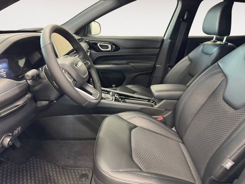 New 2026 Jeep Compass Latitude image 2