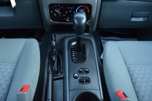 Used 2005 Jeep Liberty Renegade image 21