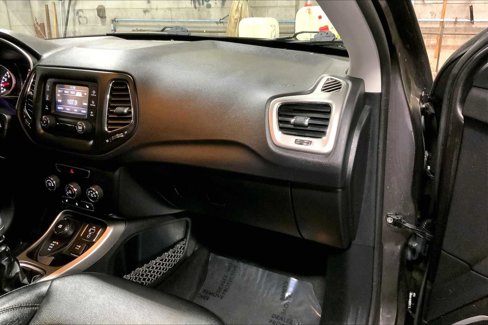 Used 2017 Jeep Compass Latitude w/ Cold Weather Group image 18