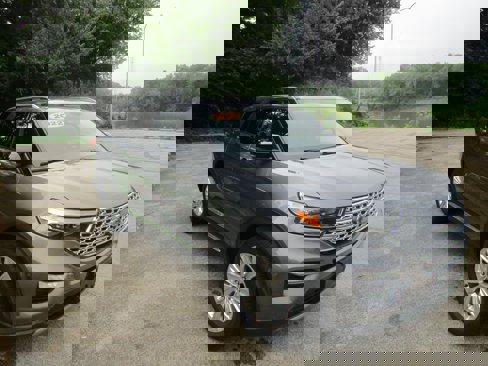 Certified 2022 Ford Explorer Limited w/ Equipment Group 301A image 6