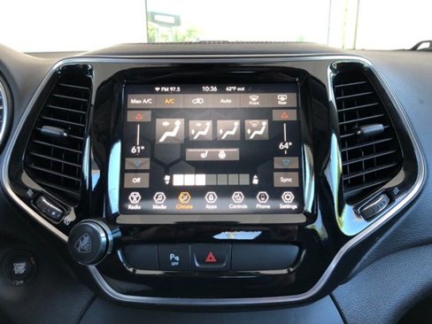 Used 2019 Jeep Cherokee Limited image 11
