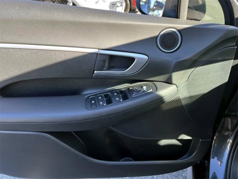 Used 2023 Hyundai Sonata SE image 18