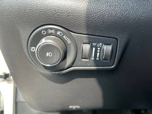Used 2022 Jeep Compass Latitude image 23