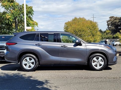 Used 2021 Toyota Highlander L image 5