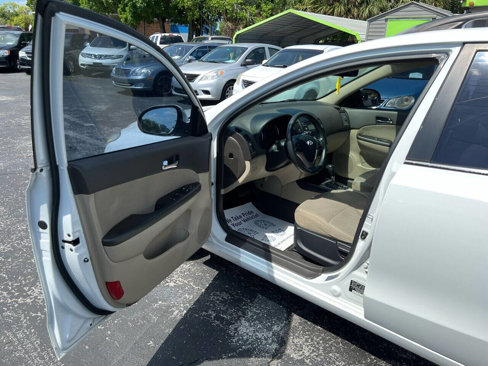 Used 2010 Hyundai Elantra SE w/ Popular Equipment Pkg 2 image 9