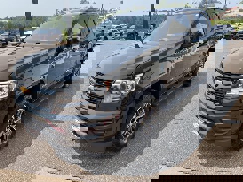 Used 2019 Chevrolet Colorado W/T w/ Custom Special Edition image 5