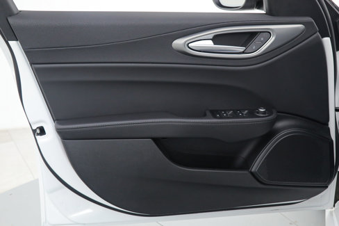 New 2025 Alfa Romeo Giulia w/ Driving Assist Package image 13