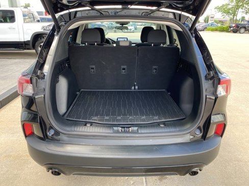 Used 2022 Ford Escape SE w/ SE Sport Appearance Package image 4