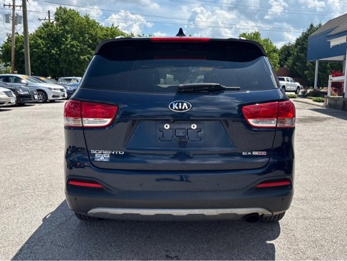 Used 2017 Kia Sorento EX image 8
