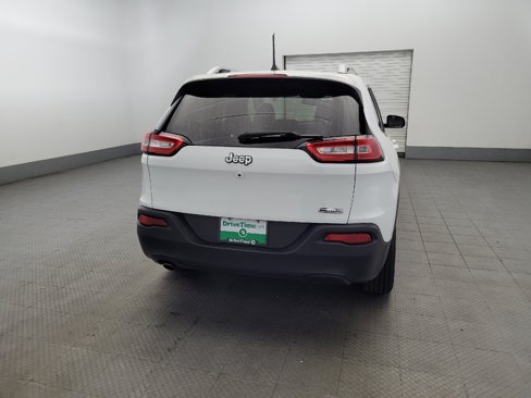 Used 2018 Jeep Cherokee Latitude Plus w/ Cold Weather Group image 7