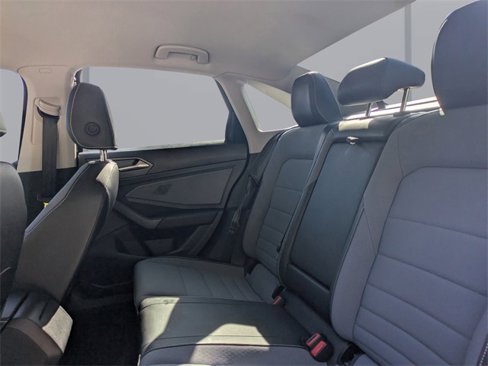 Used 2025 Volkswagen Jetta SE image 12