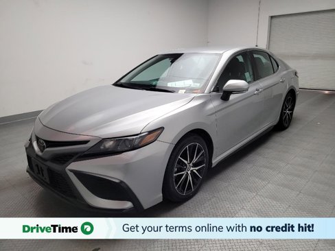 Used 2022 Toyota Camry SE image 1