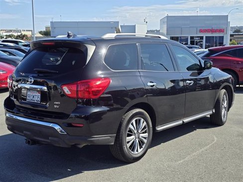 Used 2020 Nissan Pathfinder SV image 2