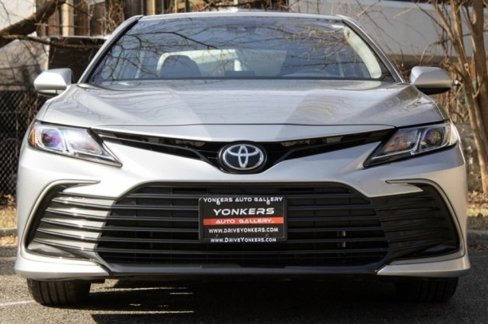 Used 2022 Toyota Camry LE image 4