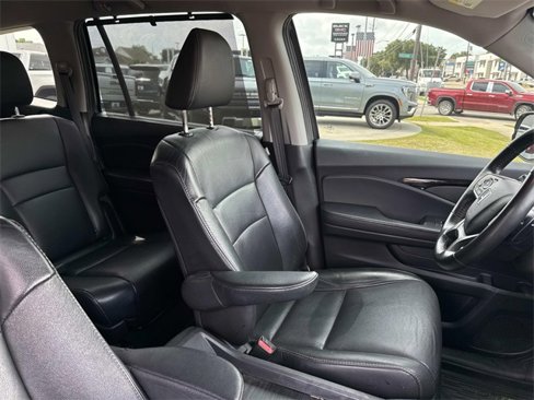 Used 2020 Honda Pilot Touring image 13
