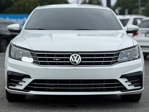 Used 2018 Volkswagen Passat 2.0T R-Line image 8