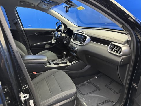 Used 2017 Kia Sorento LX w/ LX Convenience Package image 23
