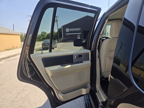 Used 2015 Ford Expedition XLT image 6