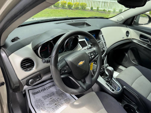 Used 2013 Chevrolet Cruze LS image 33