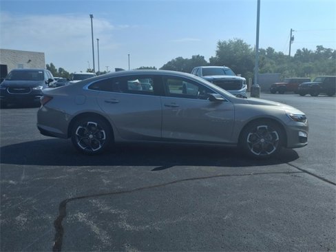 Used 2022 Chevrolet Malibu LT image 31