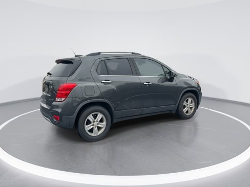 Used 2020 Chevrolet Trax LT w/ Driver Confidence Package image 9